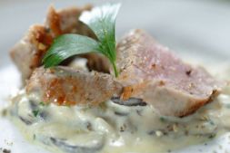 Изображение рецепта Свинина с картофелем под соусом бешамель