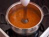 После того как овощи готовы, делаем из массы крем с помощью блендера. Доводим на медленном огне до кипения и добавляем макароны. Как только они сварились - томатный крем-суп с макаронами готов. Приятного вам аппетита!