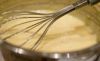 Уложите мидии в половинках раковин в форму для запекания и добавьте в каждую по одной столовой ложке соуса, приготовленного по этому рецепту: http://edasla.ru/recipes/garniry/sousy-osnovnyh-bliud-zakusok/1058 