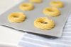 Приготовьте заварное тесто (http://www.edasla.ru/recipe/1059). Переложите в пакет с зубчатым наконечником диаметром 10-15 мм, отсадите колечки на противень, застеленный бумагой для выпечки.