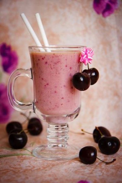 Изображение рецепта ''Молочно-вишневый коктейль''