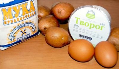 Помойте и отварите картофель «в мундире». 
