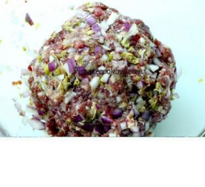 Тем временем приготовьте ржаные тосты Мельба. Разогрейте духовку до 180˚С. Каждый кусочек хлеба подсушите в тостере в течение 3 минут.
(Если тостера нет, разместите кусочки хлеба на сухом противне и отправьте в разогретую до 180˚ С духовку на 5-6 минут. Пока тосты не подсушатся и не подрумянятся).
