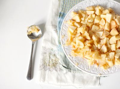 Пеку в СВЧ 10 минут, в духовке дольше. Яблоки должны стать почти полностью мягкими.