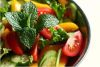 Перемешайте овощи и заправьте их соусом. Перед подачей на стол украсьте салат с горчичным соусом свежей зеленью, например, мятой. Приятного аппетита! 