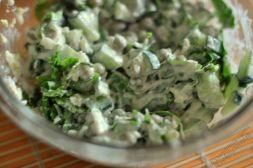 Изображение рецепта Салат с огурцами, зелёным горошком и яйцами