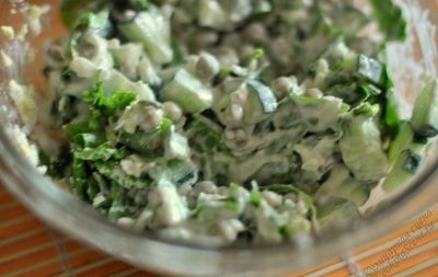 Изображение рецепта Салат с огурцами, зелёным горошком и яйцами