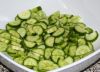 Самый простой вариант приготовления салат из огурцов, редиса и зелени: мелко нарежьте все овощи и сложите в миску.