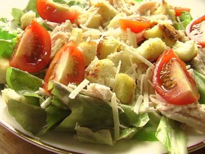 Изображение рецепта ''Салат с куриным филе и сухариками''