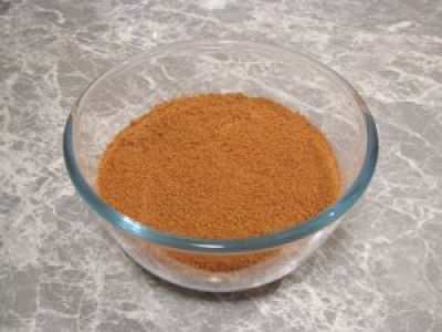 Печенье потолките или измельчите в блендере.