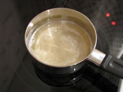 Желатин нагрейте до 90 градусов, но не кипятите.