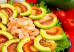Изображение рецепта Салат с авокадо, помидорами и креветками