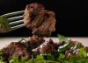 Нанизать мясо на смазанные растительным маслом шампуры, чередуя его с салом. Запекать на углях до готовности. Приятного аппетита! 