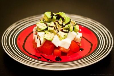 Изображение рецепта ''Салат из авокадо, помидоров и моцареллы''