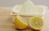 Выжмите лимонный сок (1 стакан сока – это где-то 5 лимонов) и натрите цедру (1 столовая ложка цедры получится с пары лимонов).