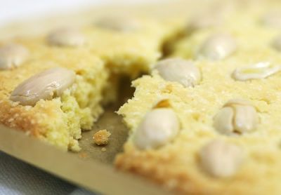 Бретонский пирог с миндалем вкусен и теплым, и холодным. Приятного аппетита!