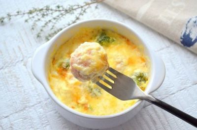 Изображение рецепта ''Рыбные фрикадельки в сырном соусе с брокколи''