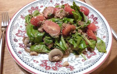 Изображение рецепта Салат из шпината с грибами, помидорами и беконом