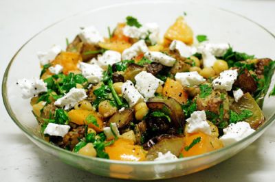 Изображение рецепта ''Теплый салат из нута, баклажанов и как-бы-с-фетой''