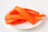 Нарежьте морковь длинными полосками, опустите ее в кипящую воду на 2-3 минуты.