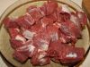 Мясо нарежьте кубиками со стороной 3 см, залейте водой (приблизительно 2.5 литра), варите в течение 1,5-2 часов.