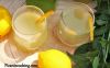 Перед самой подачей (чтобы не вышел газ) смешайте с лимонадный концентрат с охлажденной газированной водой.  Украсьте мятой и подавайте!