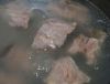 Налейте в кастрюлю воду, в подсоленную воду положите мясо.