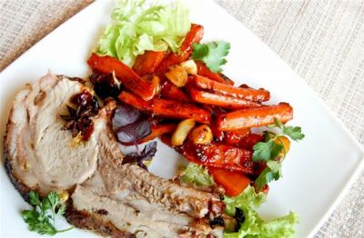 Изображение рецепта ''Свиная корейка на кости с морковью''