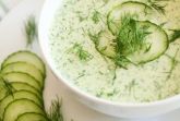 Холодный суп из огурцов и зелени