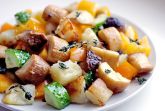 Теплый салат с эрингами, картофелем и тимьяном