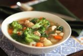 Суп овощной с куриными крылышками