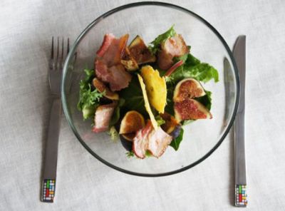 Изображение рецепта ''Салат с инжиром, рукколой и сырными чипсами''