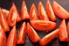 Положить нарезанные кусочками помидоры, баклажан и болгарский перец (лучше красный), тушить 10 минут.