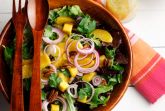 Изображение рецепта Зеленый салат-микс с манго и орехами пекан