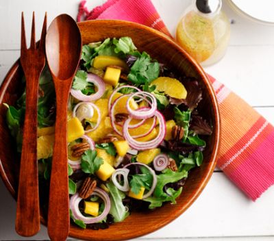 Изображение рецепта ''Зеленый салат-микс с манго и орехами пекан''
