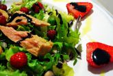 Изображение рецепта Салат из тунца с клубникой