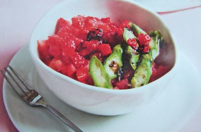 Изображение рецепта ''Тартар из помидоров, клубники и спаржи''